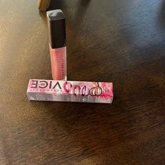 Urban Decay “Los Feliz” lip lacquer new in box - Picture 2 of 3